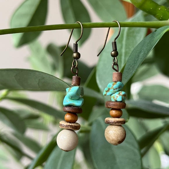 Urban Outfitters Jewelry - 🌞 Stone earrings